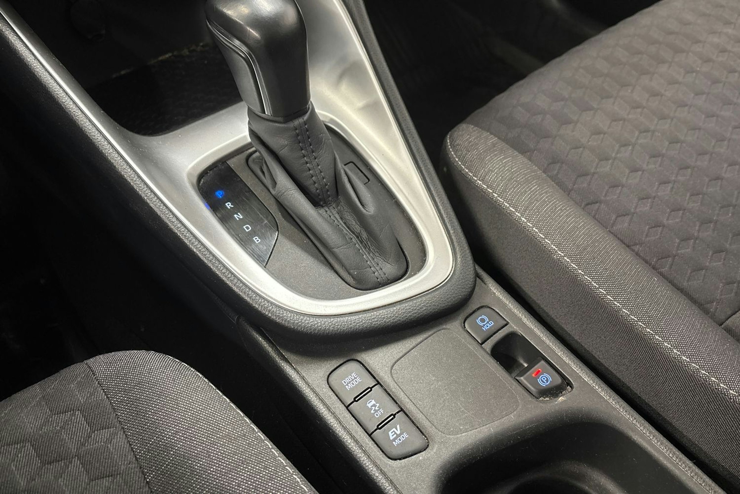 harmaa Toyota Yaris 2020 kuva 25.