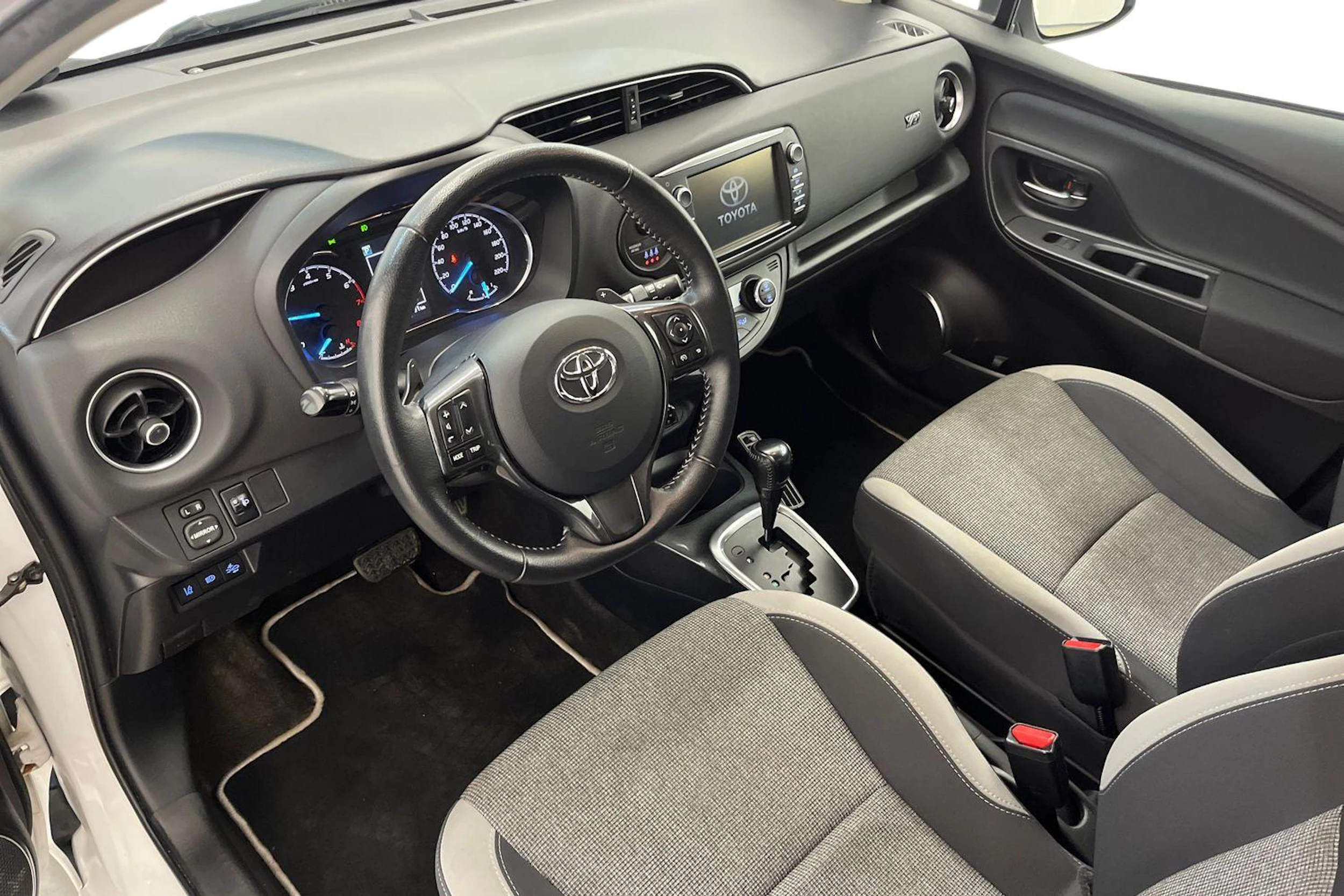 valkoinen Toyota Yaris 2020 kuva 6.