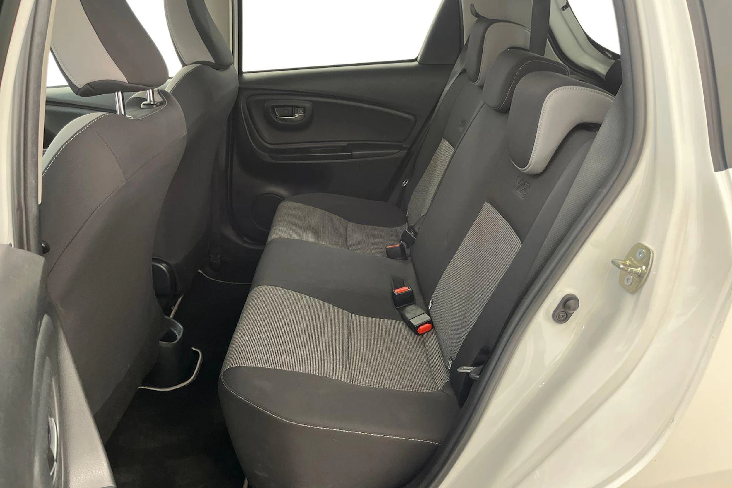 valkoinen Toyota Yaris 2020 kuva 8.