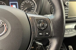 valkoinen Toyota Yaris 2020 kuva 17.