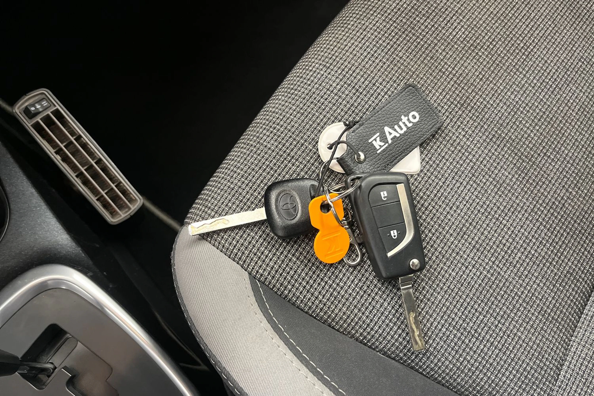 valkoinen Toyota Yaris 2020 kuva 20.