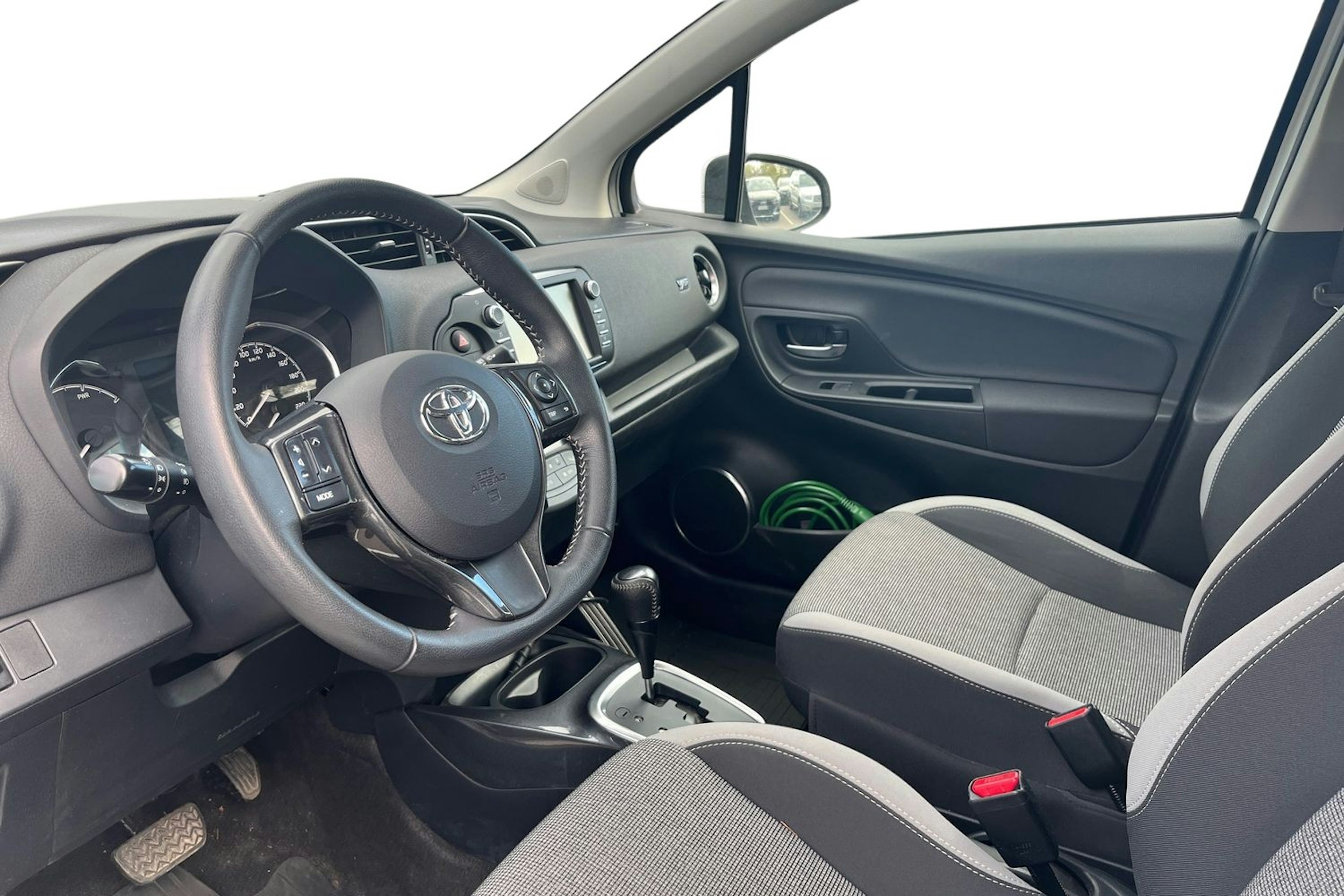 valkoinen Toyota Yaris 2020 kuva 3.