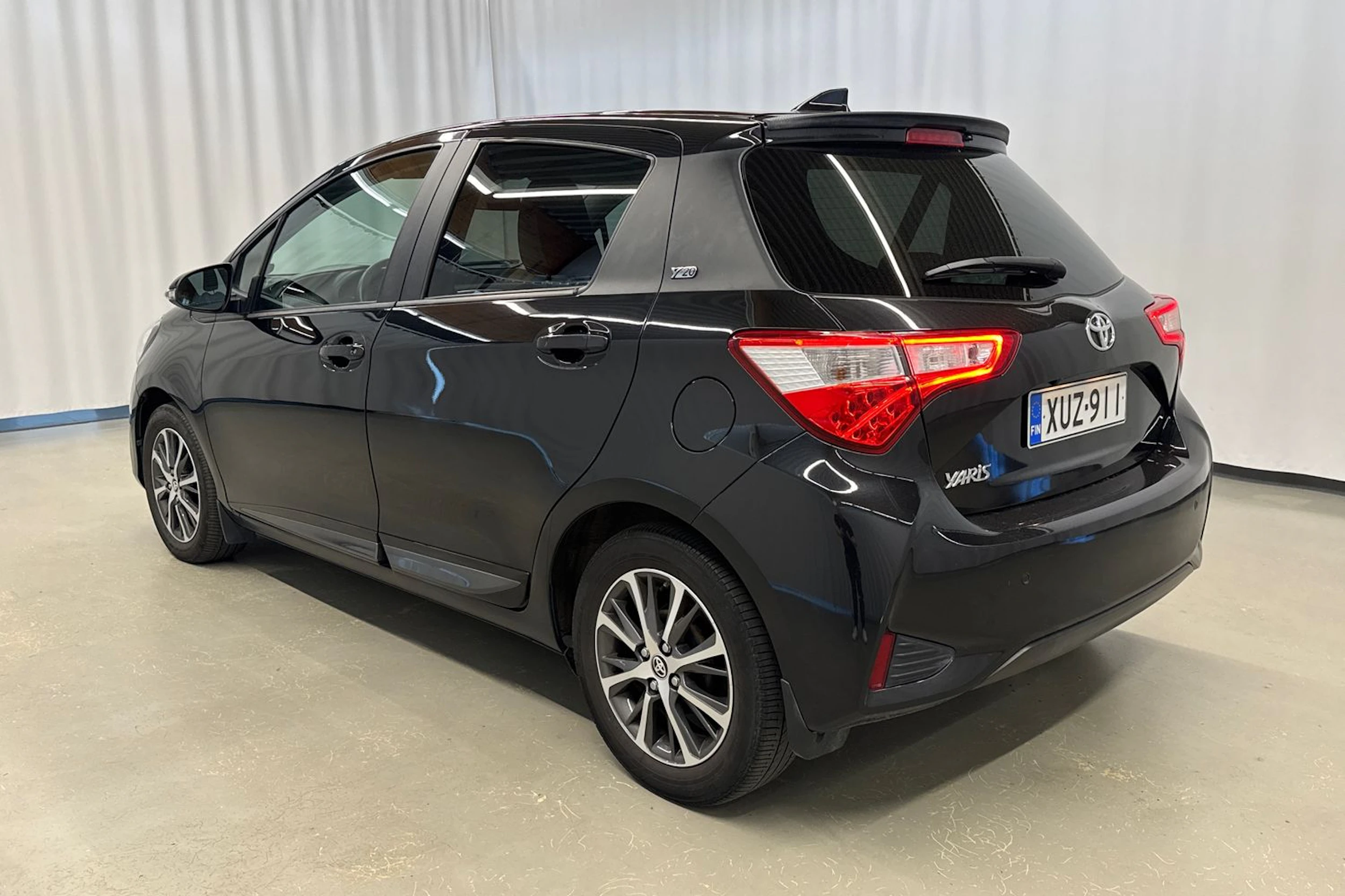musta Toyota Yaris 2020 kuva 5.