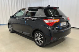 musta Toyota Yaris 2020 kuva 5.