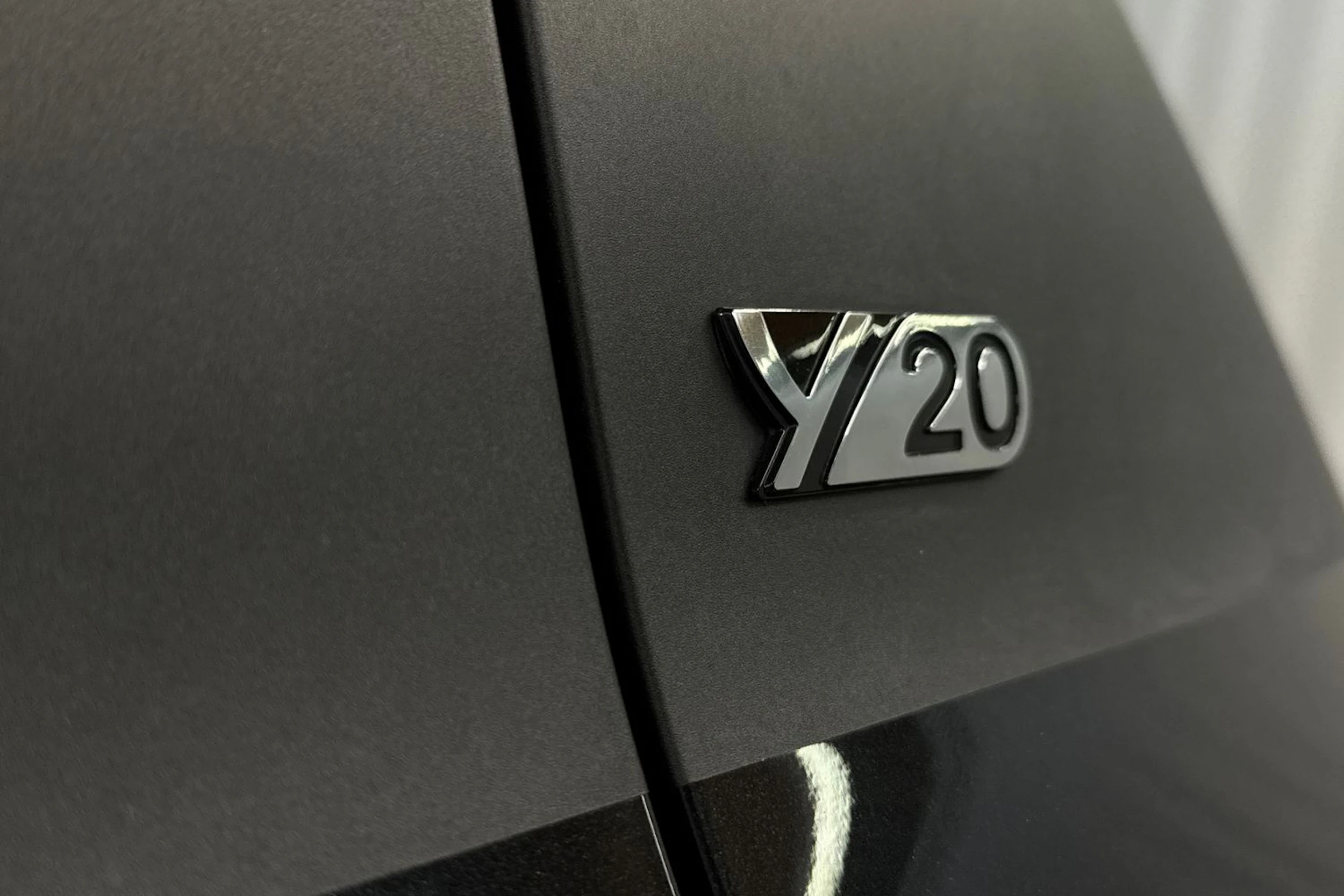 musta Toyota Yaris 2020 kuva 7.
