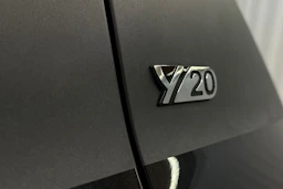 musta Toyota Yaris 2020 kuva 7.