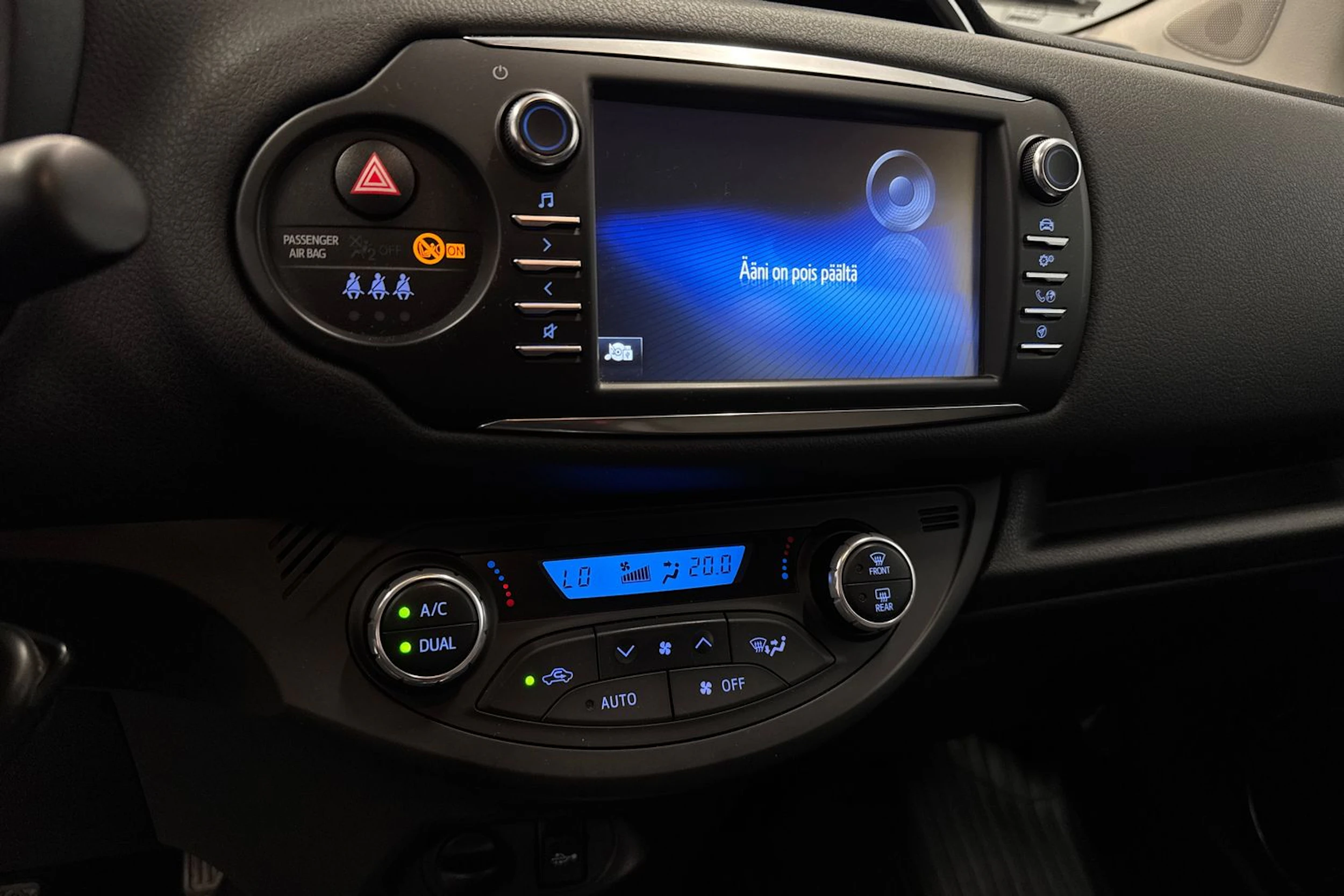 musta Toyota Yaris 2020 kuva 15.