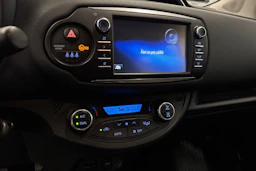 musta Toyota Yaris 2020 kuva 15.