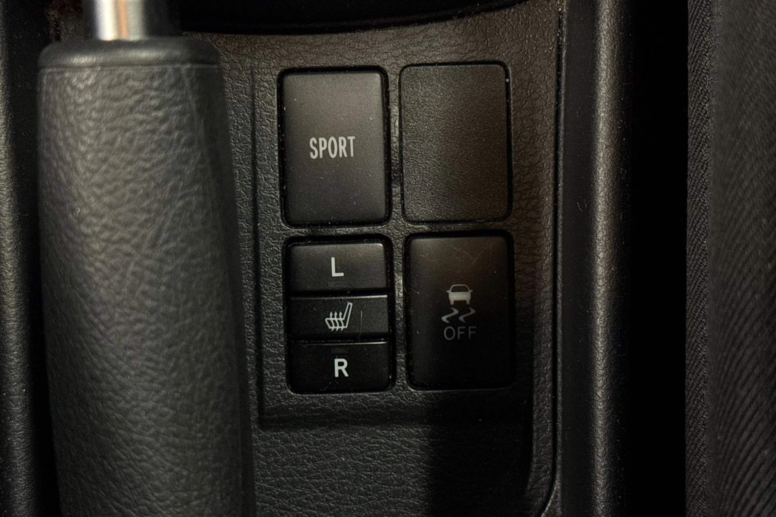musta Toyota Yaris 2020 kuva 16.