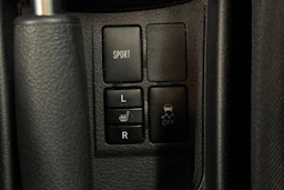 musta Toyota Yaris 2020 kuva 16.