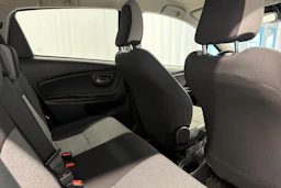 musta Toyota Yaris 2020 kuva 18.