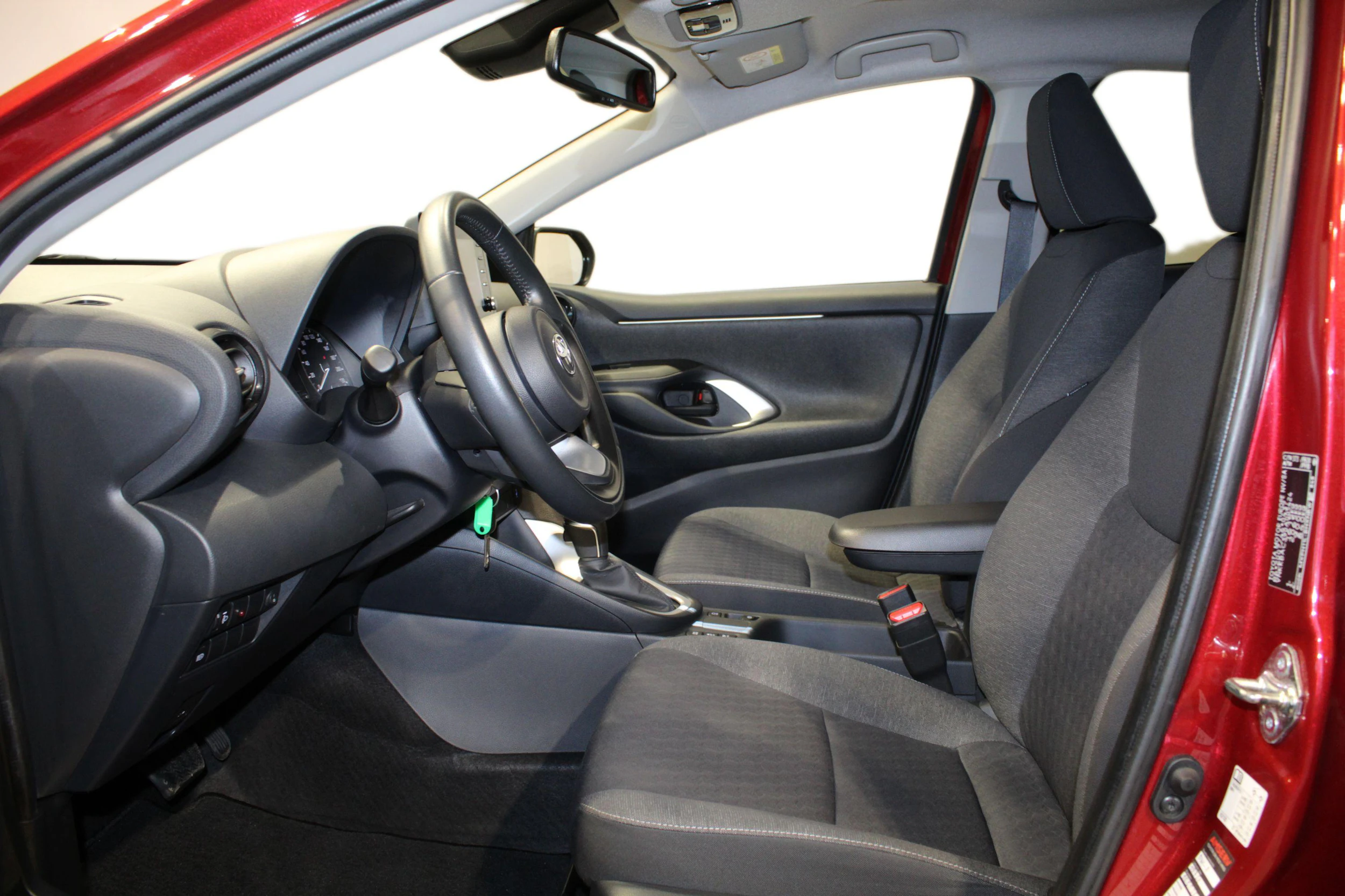 punainen Toyota Yaris 2021 kuva 7.