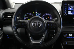 punainen Toyota Yaris 2021 kuva 11.