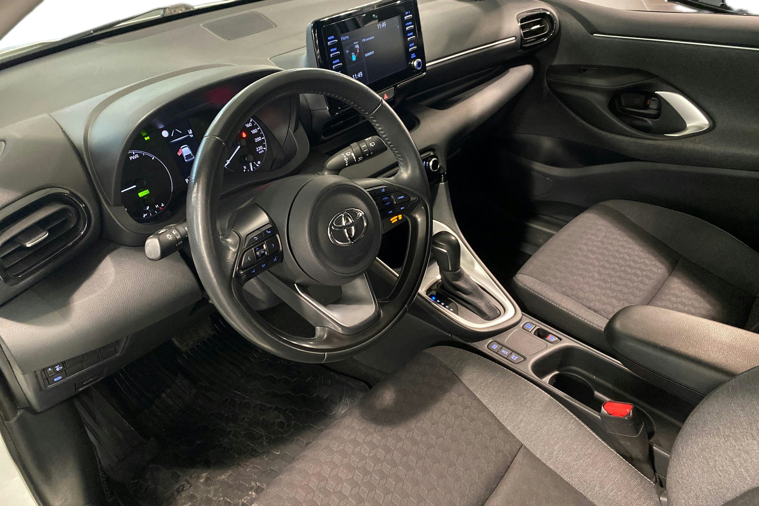 Valkoinen Toyota Yaris 2021 kuva 7.