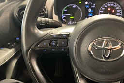 Valkoinen Toyota Yaris 2021 kuva 14.