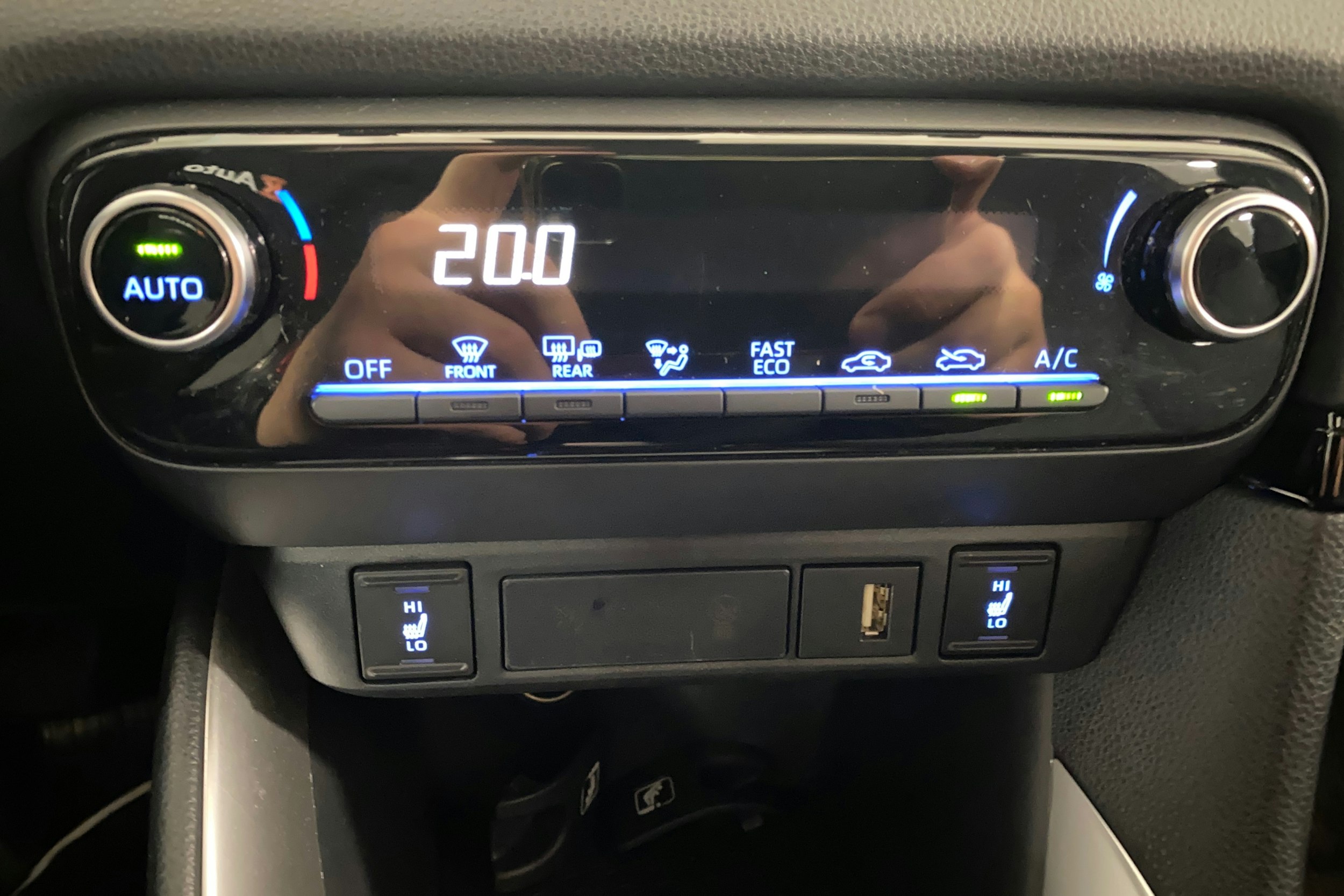 Valkoinen Toyota Yaris 2021 kuva 17.