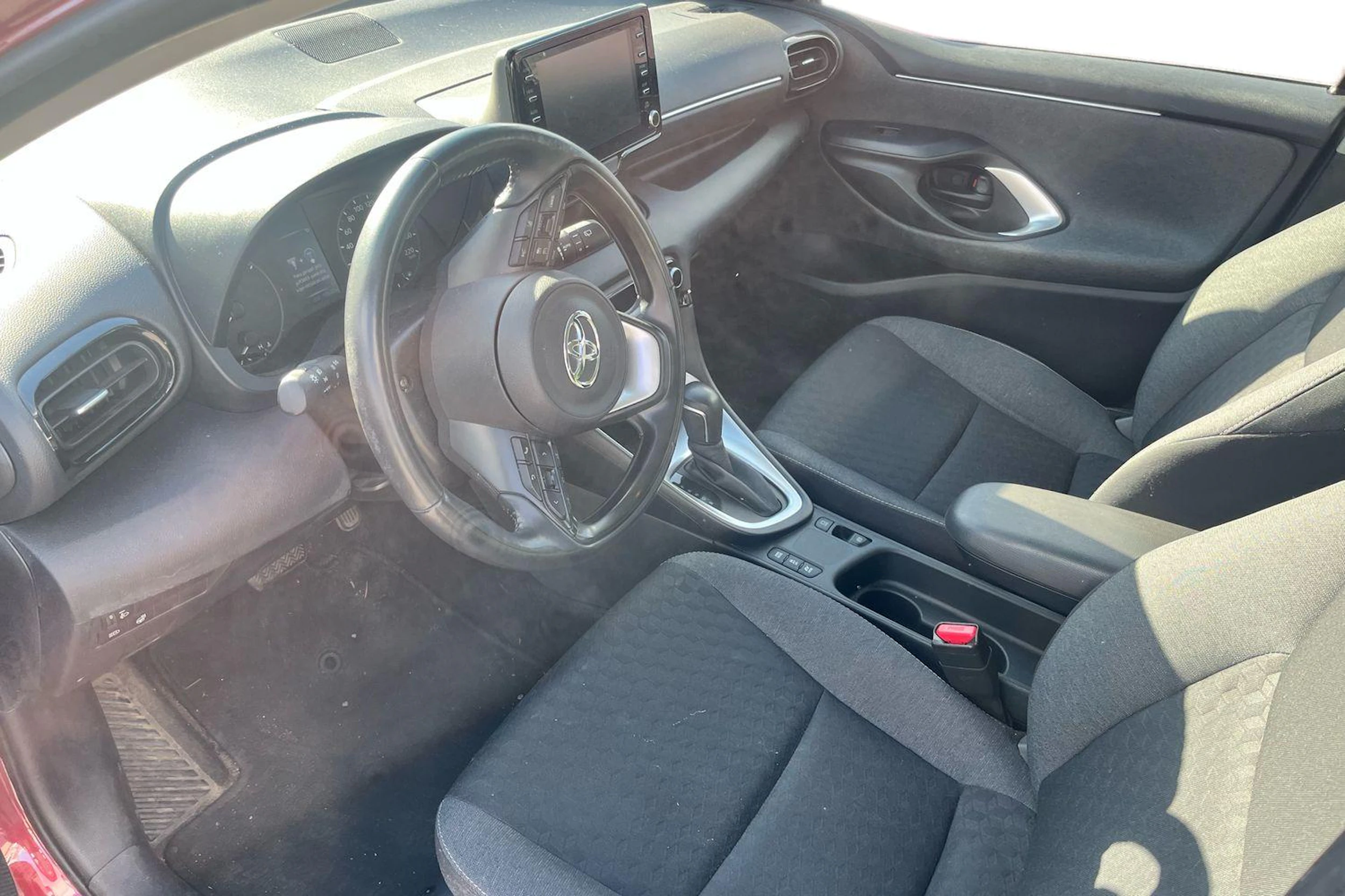 Punainen Toyota Yaris 2021 kuva 3.