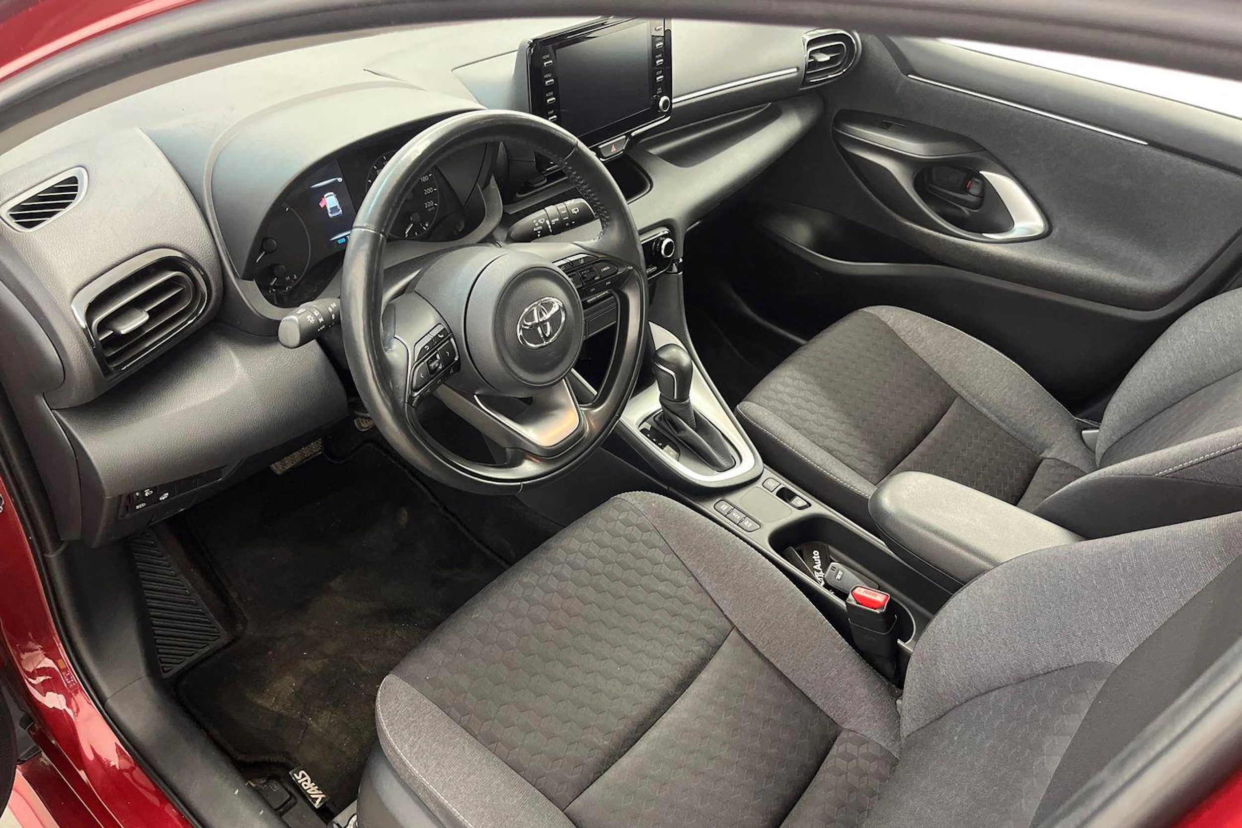 Punainen Toyota Yaris 2021 kuva 6.