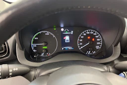 Punainen Toyota Yaris 2021 kuva 13.