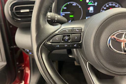 Punainen Toyota Yaris 2021 kuva 14.