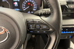 Punainen Toyota Yaris 2021 kuva 15.