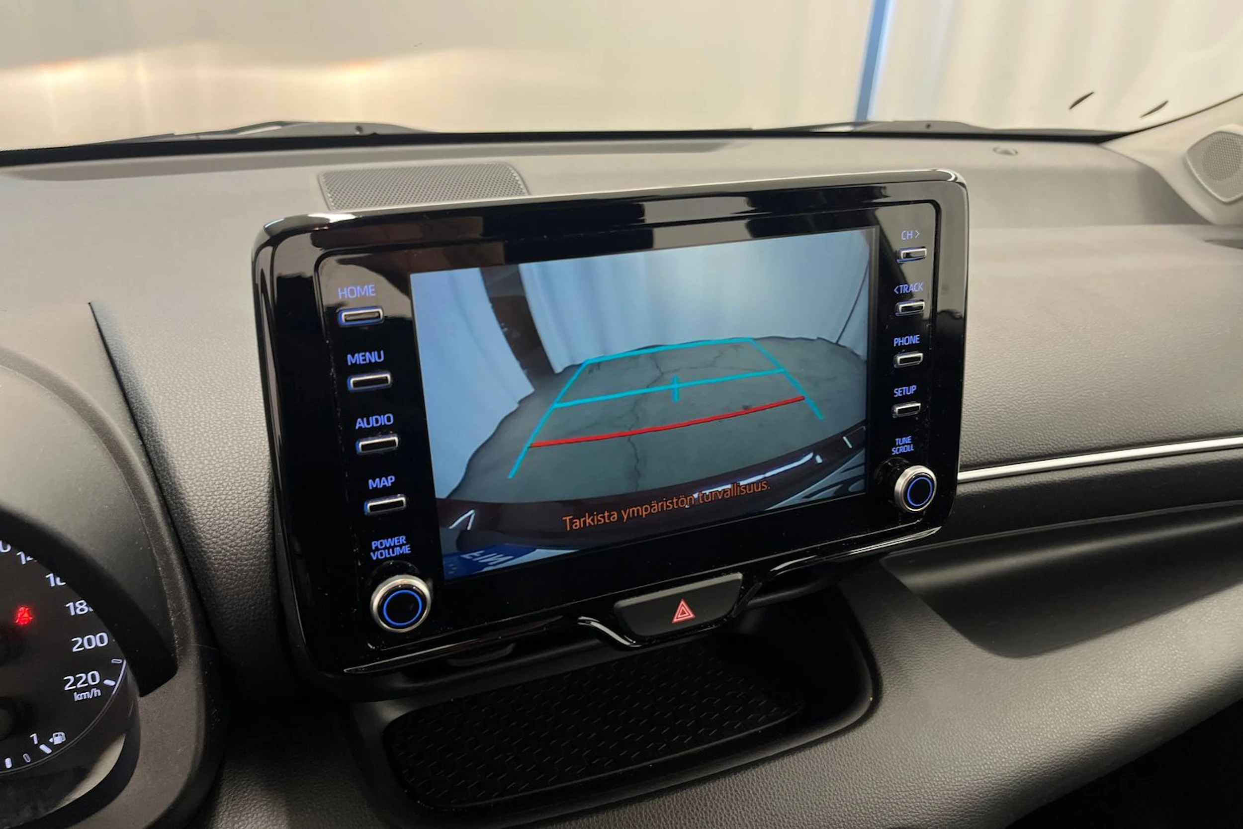 Punainen Toyota Yaris 2021 kuva 17.