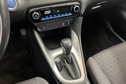 Punainen Toyota Yaris 2021 kuva 18.