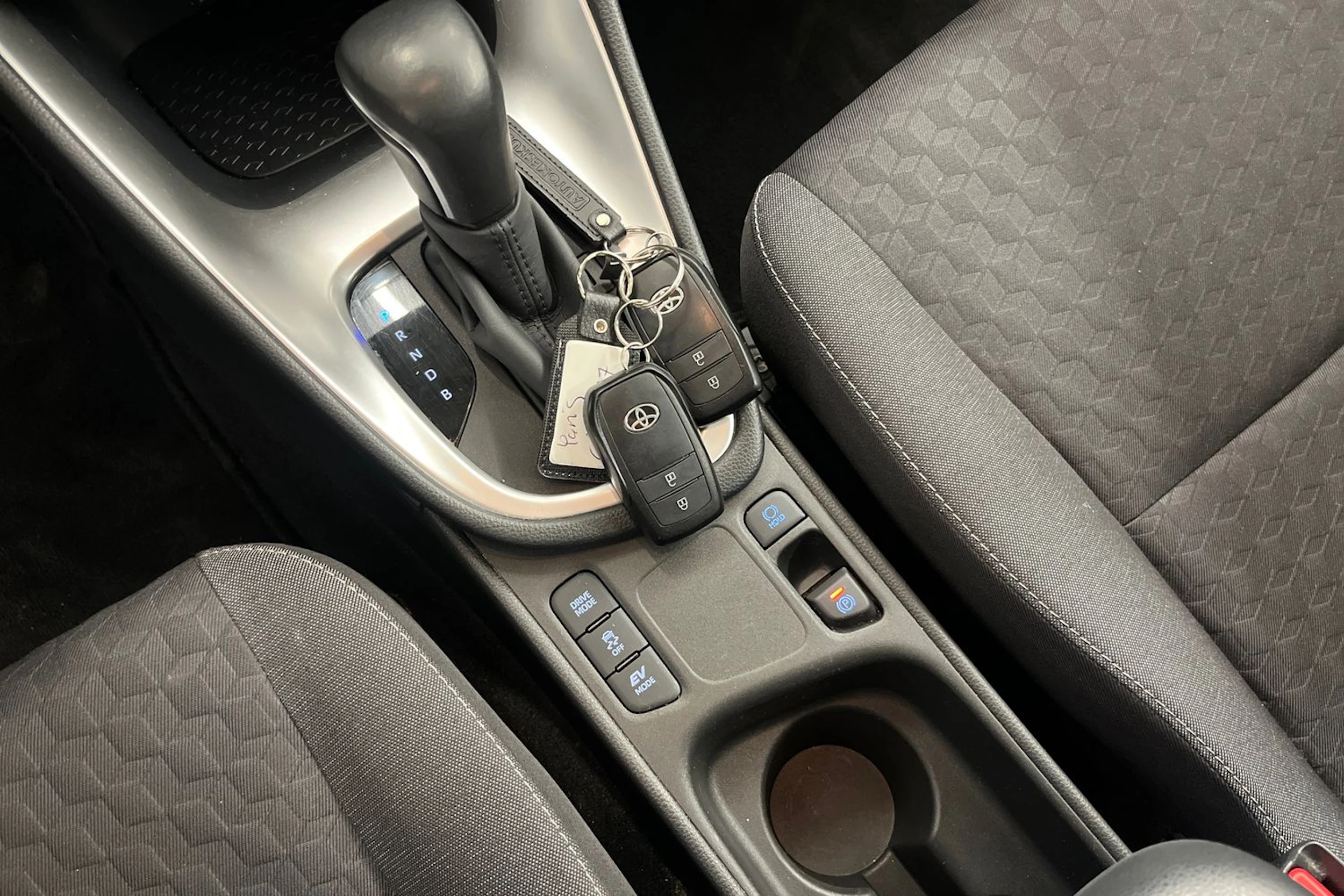 Punainen Toyota Yaris 2021 kuva 19.