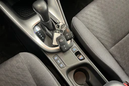 Punainen Toyota Yaris 2021 kuva 19.