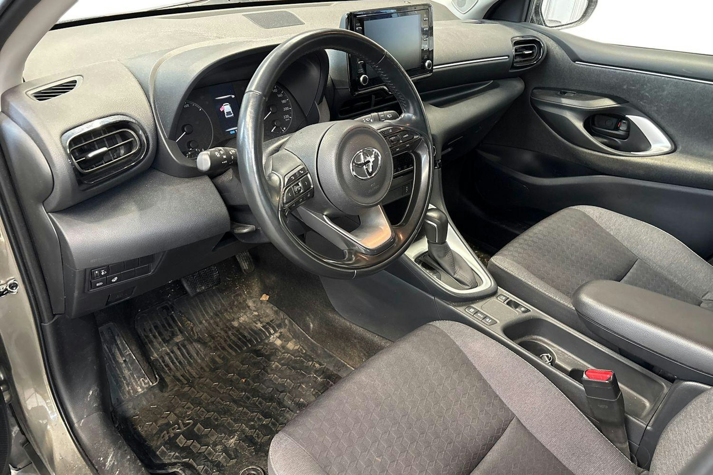 ruskea (beige) Toyota Yaris 2021 kuva 3.