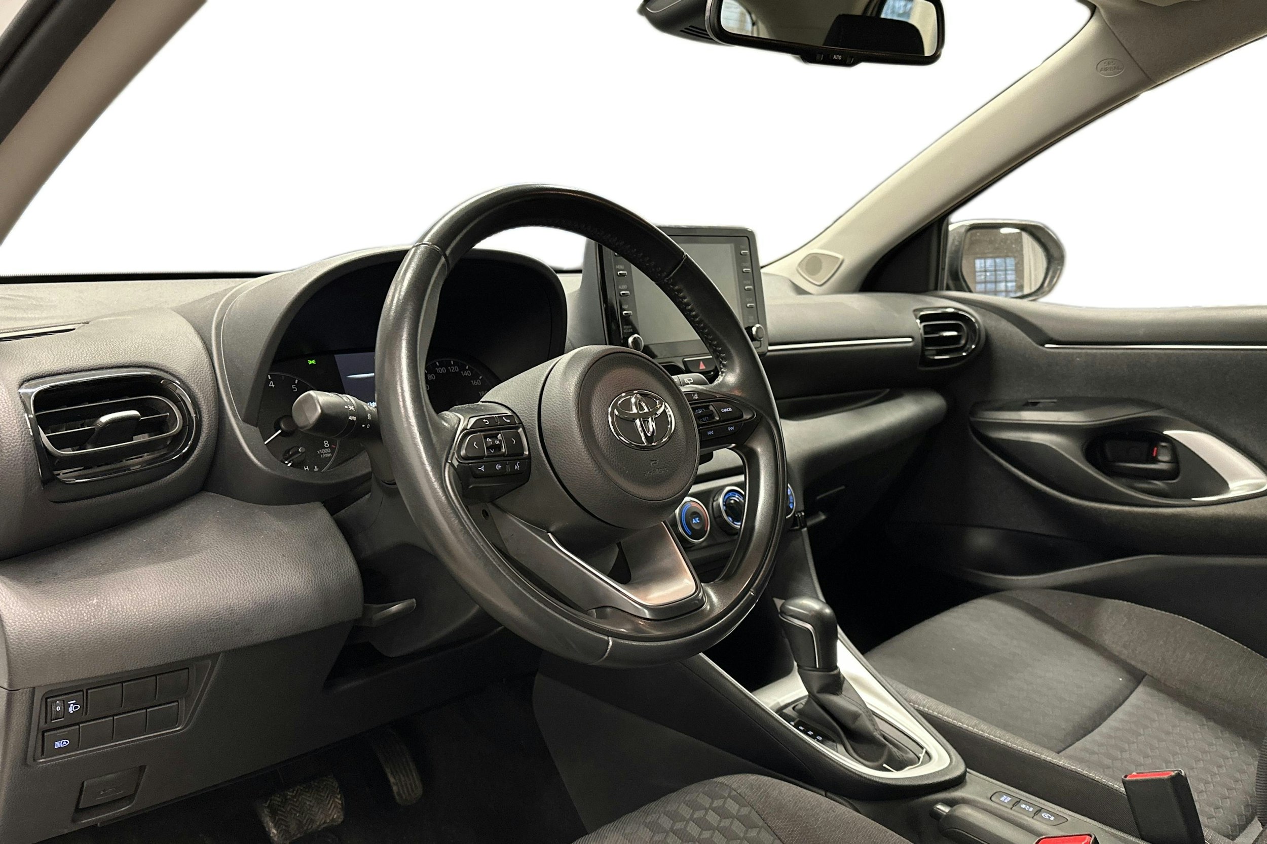 valkoinen Toyota Yaris 2022 kuva 3.