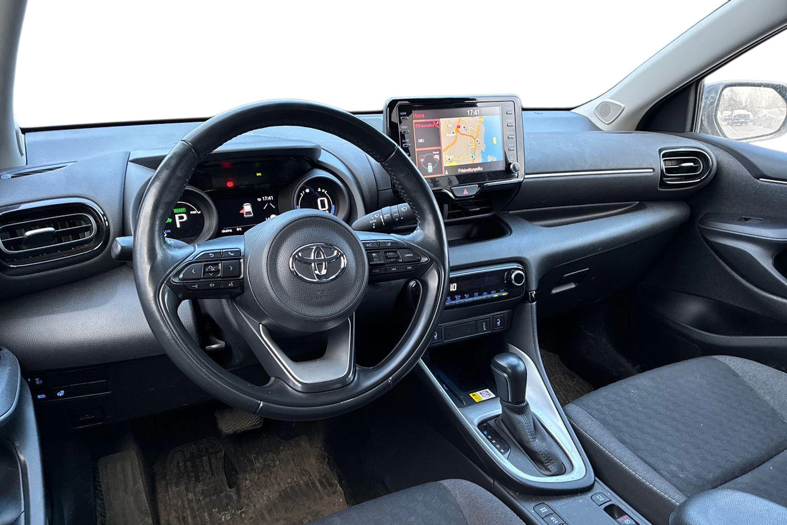 musta Toyota Yaris 2021 kuva 3.