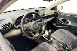 valkoinen Toyota Yaris 2021 kuva 3.