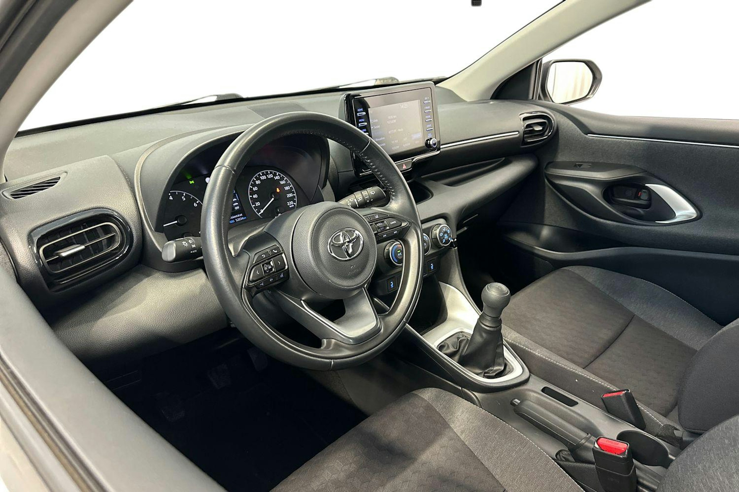 valkoinen Toyota Yaris 2021 kuva 7.