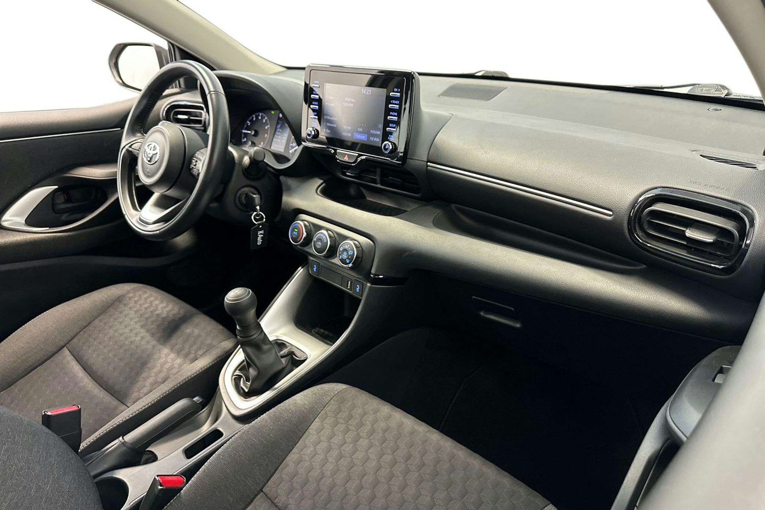 valkoinen Toyota Yaris 2021 kuva 9.