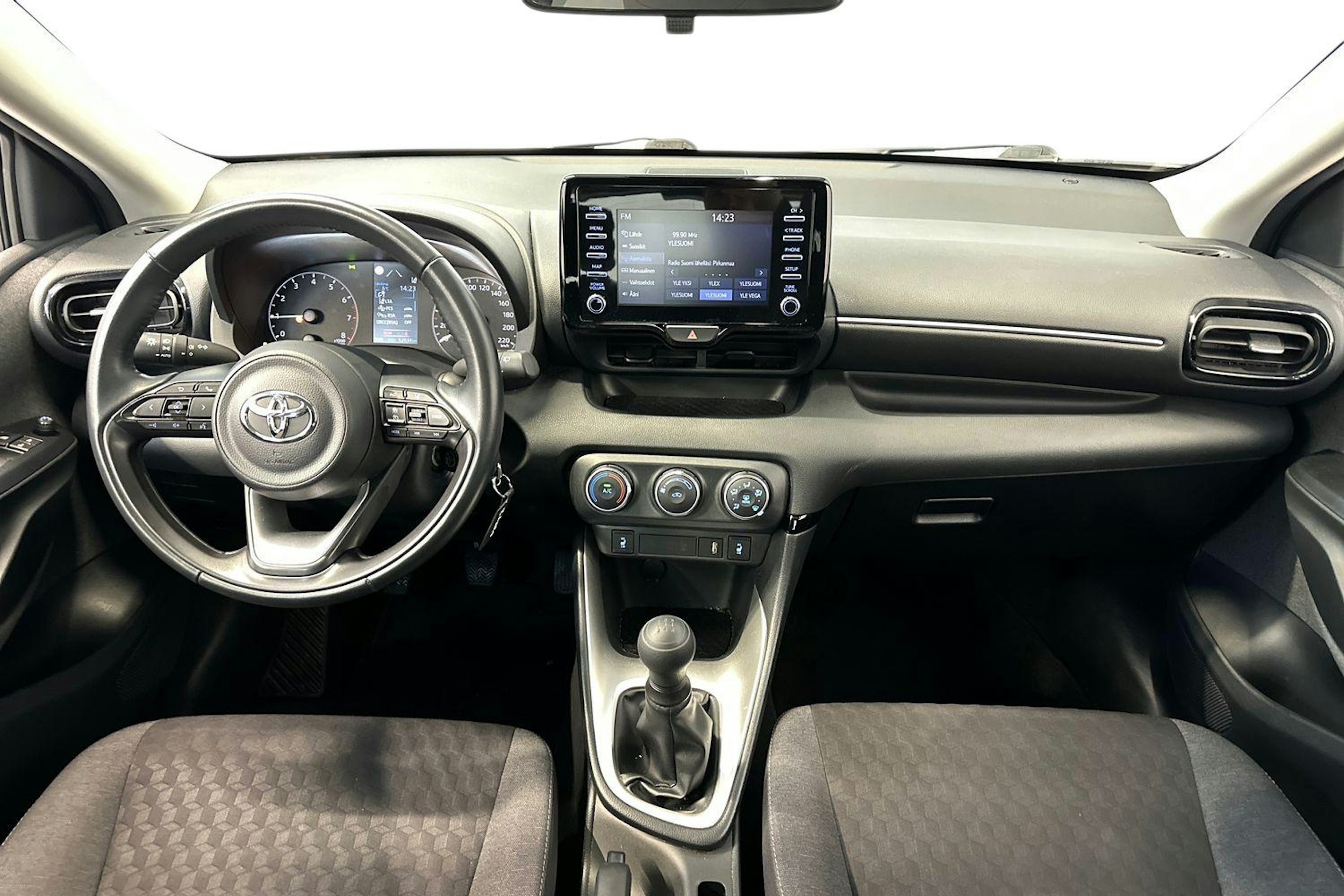 valkoinen Toyota Yaris 2021 kuva 10.