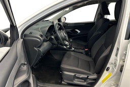 valkoinen Toyota Yaris 2021 kuva 11.