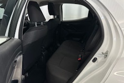 valkoinen Toyota Yaris 2021 kuva 13.