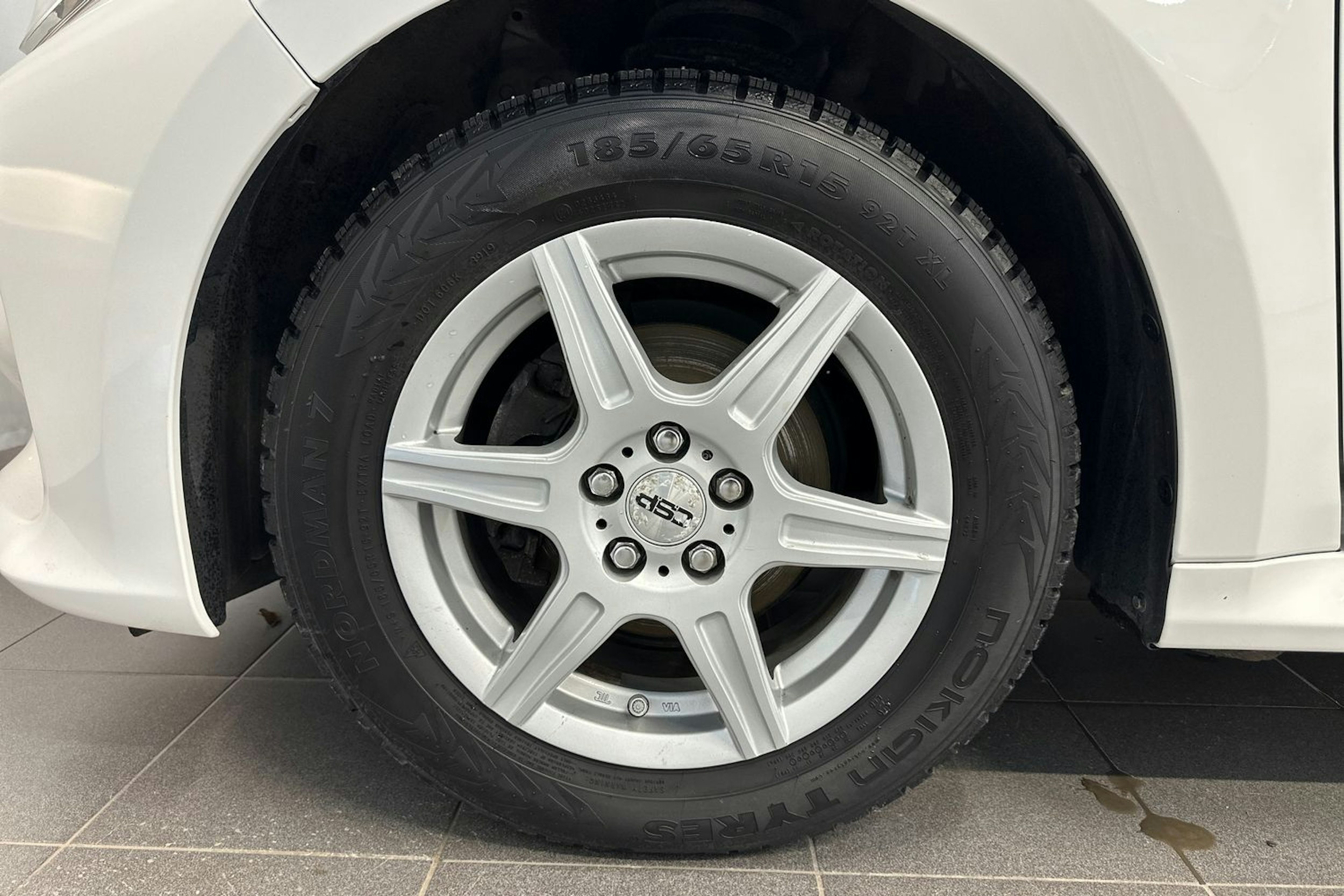 valkoinen Toyota Yaris 2021 kuva 23.