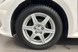 valkoinen Toyota Yaris 2021 kuva 23.