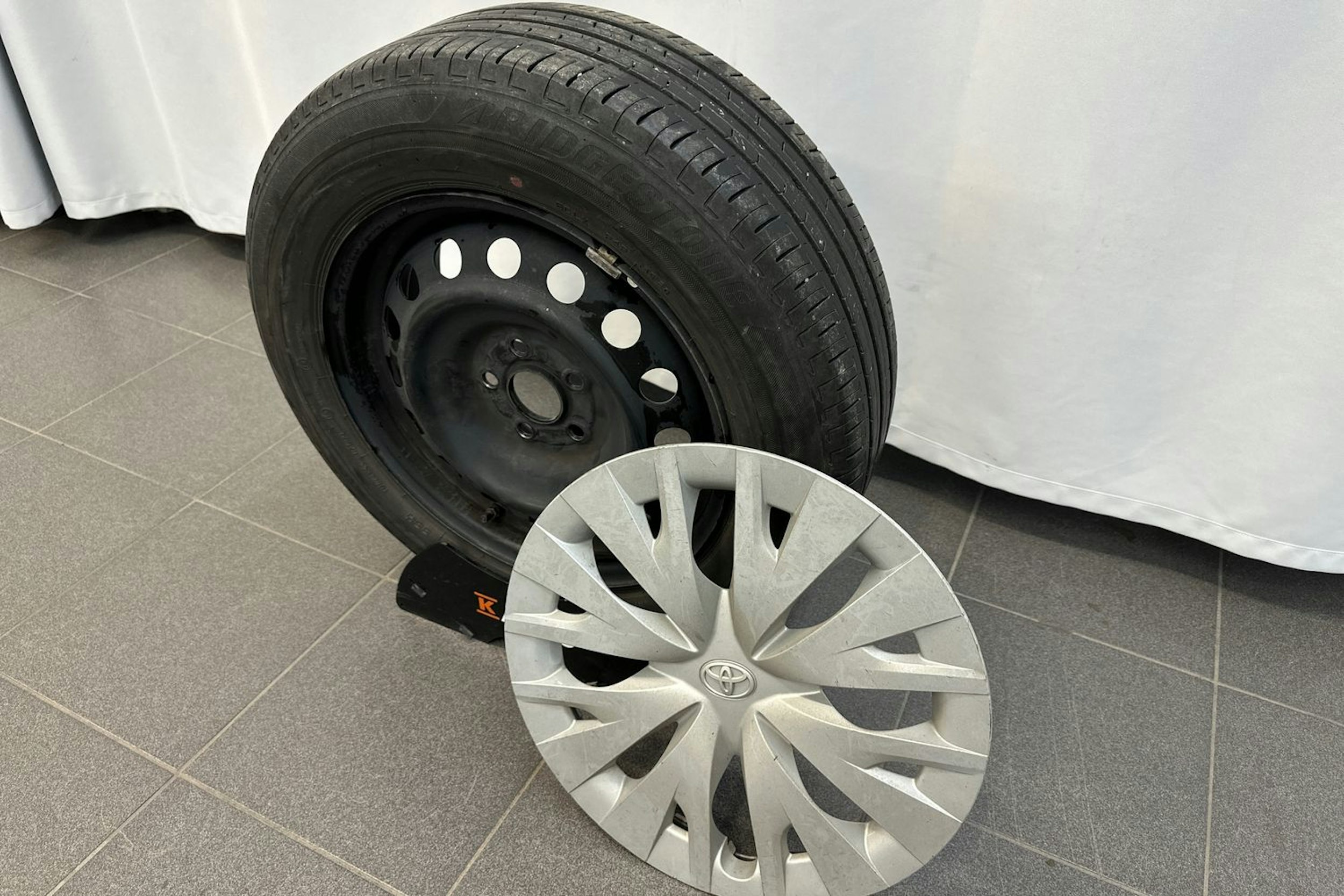 valkoinen Toyota Yaris 2021 kuva 25.