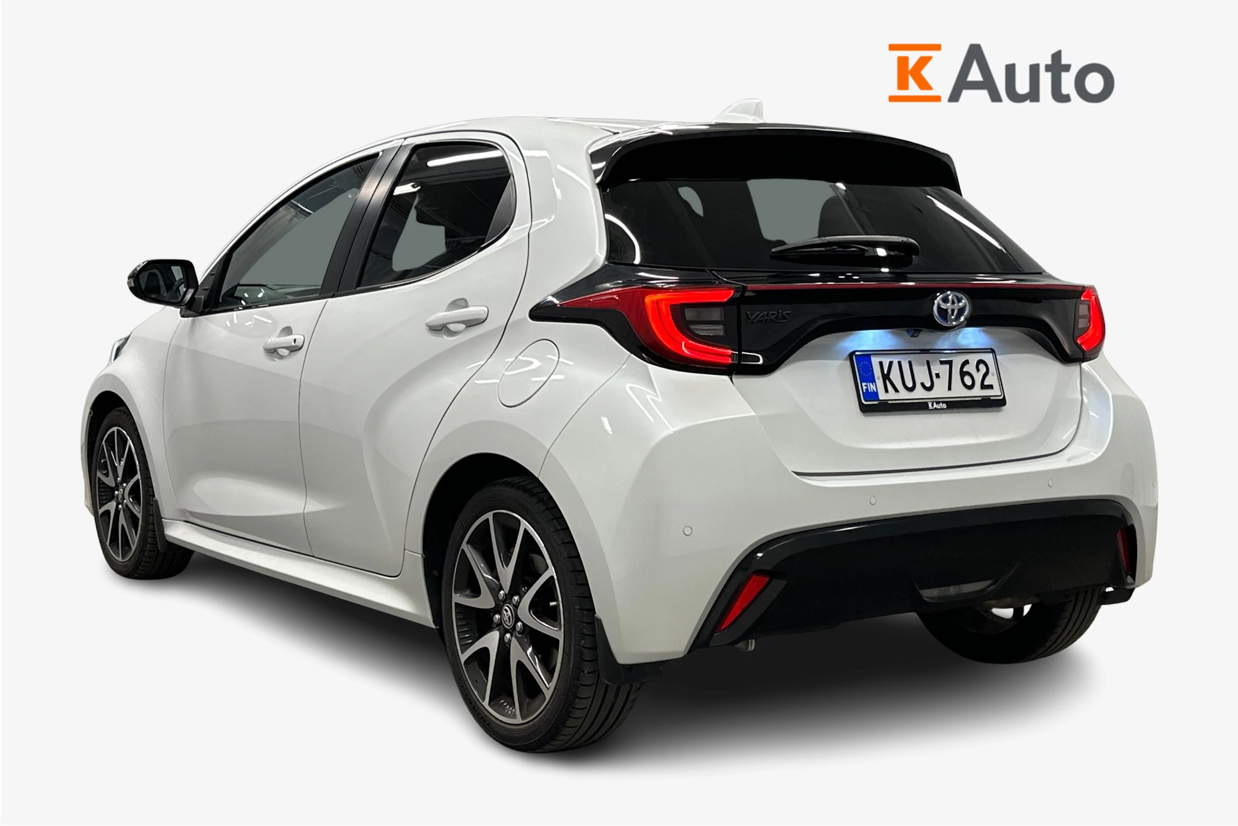 valkoinen Toyota Yaris 2021 kuva 2.