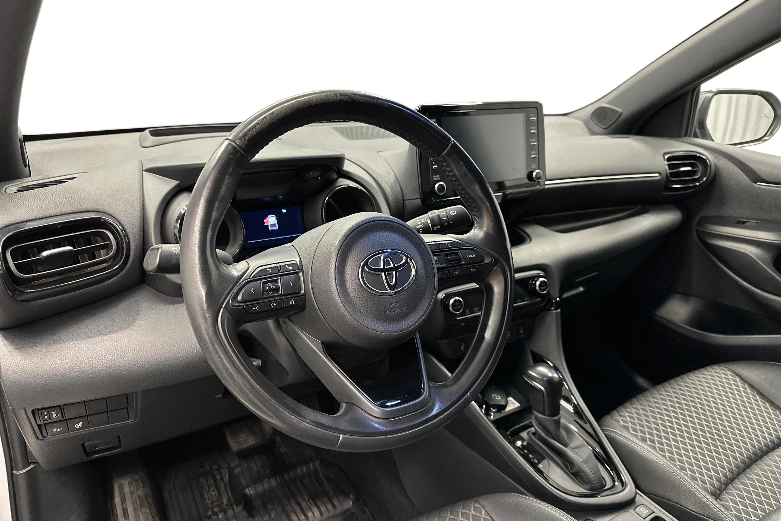 valkoinen Toyota Yaris 2021 kuva 6.