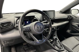 valkoinen Toyota Yaris 2021 kuva 6.
