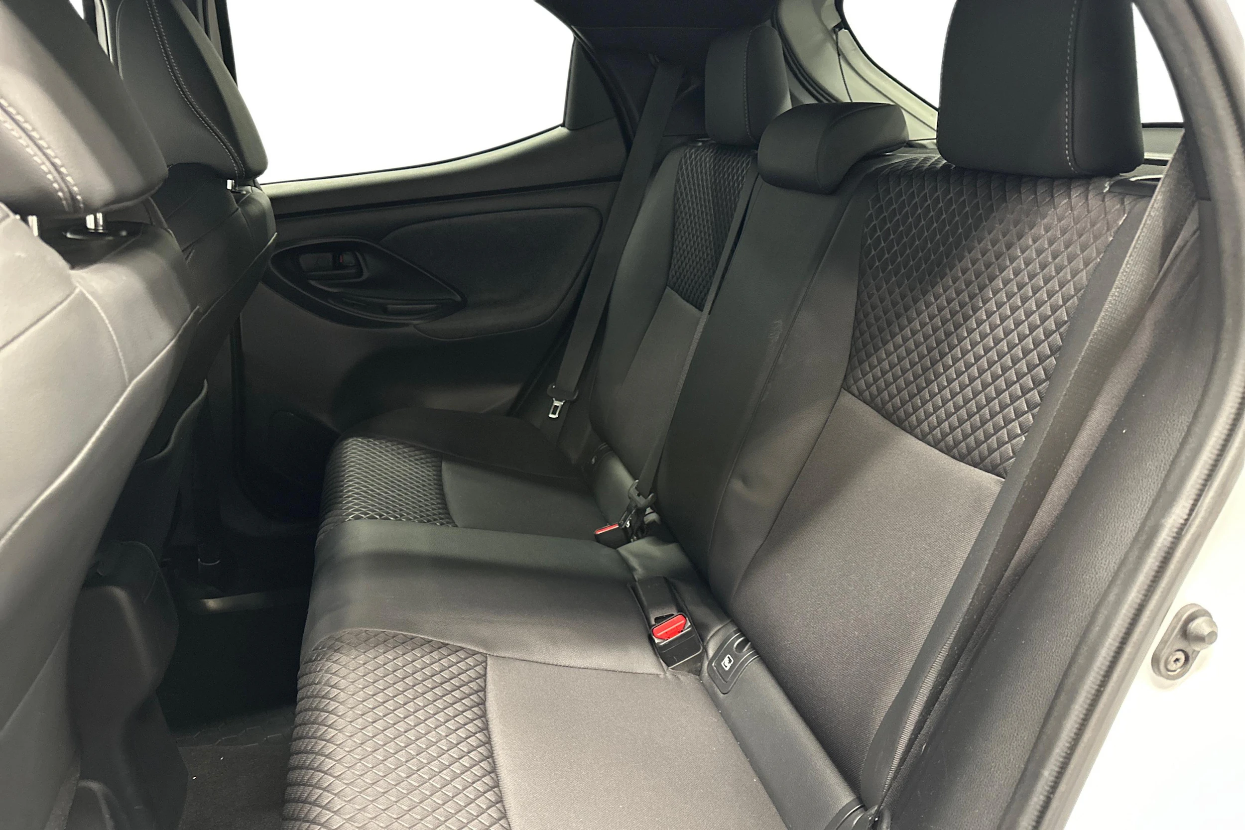 valkoinen Toyota Yaris 2021 kuva 8.