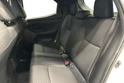 valkoinen Toyota Yaris 2021 kuva 8.