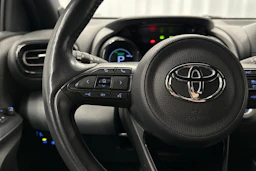 valkoinen Toyota Yaris 2021 kuva 11.