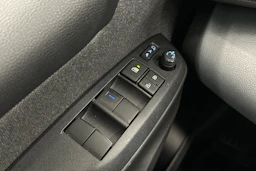 valkoinen Toyota Yaris 2021 kuva 16.