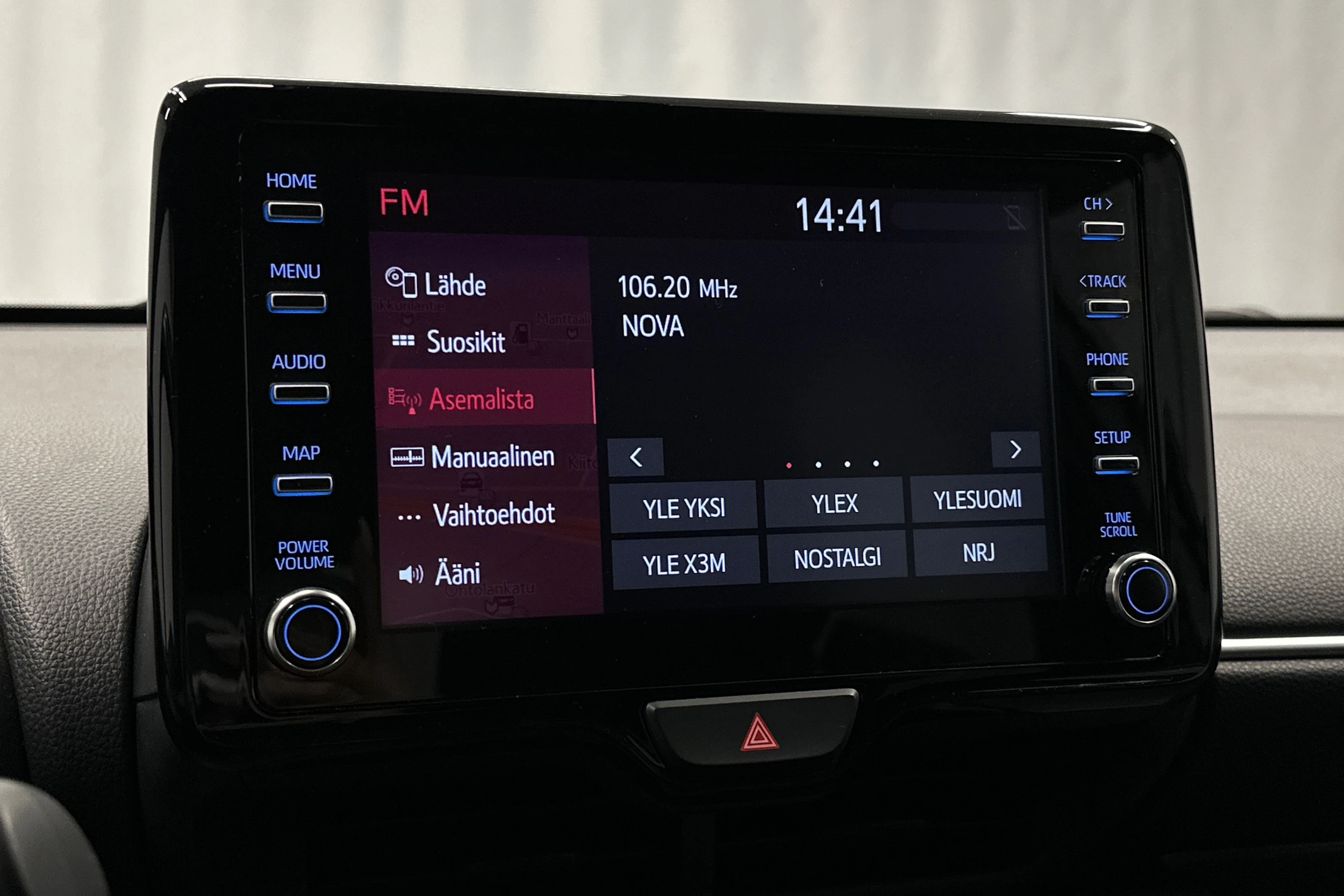 valkoinen Toyota Yaris 2021 kuva 19.