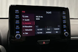 valkoinen Toyota Yaris 2021 kuva 19.